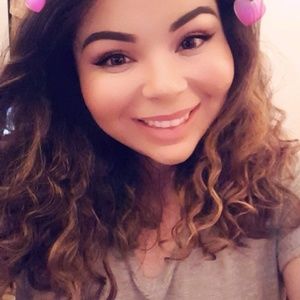 Meet your Posher, Julissa